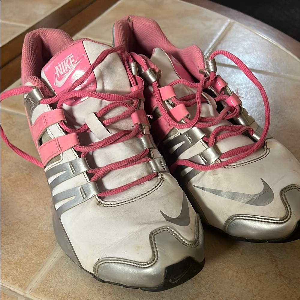 Nike Women's Pink and Silver Athletic Shoes